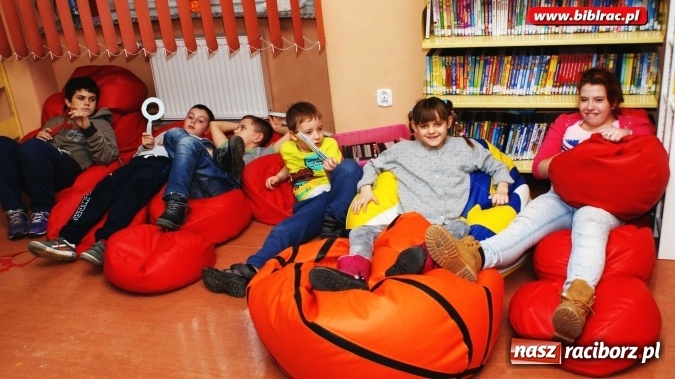 Zdjęcie w galerii na portalu naszraciborz.pl: Karykatura i komiks pod lupą w bibliotece  wiadomości z regionu