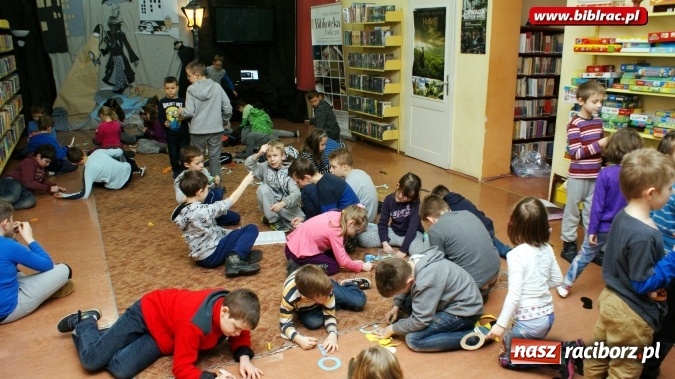 Zdjęcie w galerii na portalu naszraciborz.pl: Karykatura i komiks pod lupą w bibliotece  wiadomości z regionu