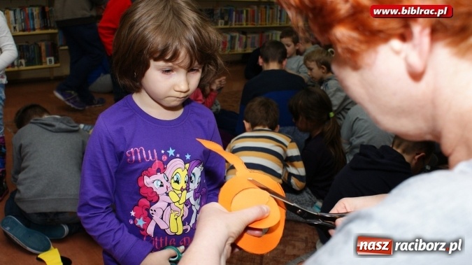 Zdjęcie w galerii na portalu naszraciborz.pl: Karykatura i komiks pod lupą w bibliotece  wiadomości z regionu