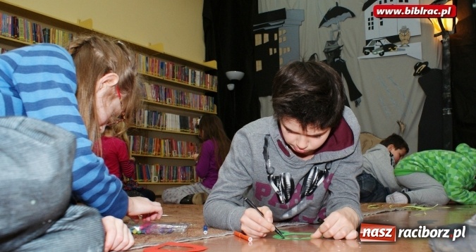 Zdjęcie w galerii na portalu naszraciborz.pl: Karykatura i komiks pod lupą w bibliotece  wiadomości z regionu