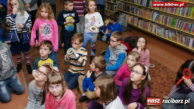 Zdjęcie w galerii na portalu naszraciborz.pl: Karykatura i komiks pod lupą w bibliotece  wiadomości z regionu