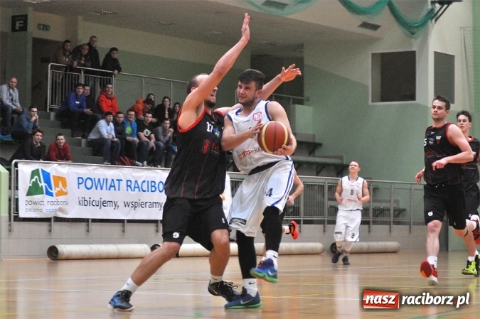 Zdjęcie w galerii na portalu naszraciborz.pl: Ofensywa musiała uznać wyższość GKS-u Tychy wiadomości z regionu