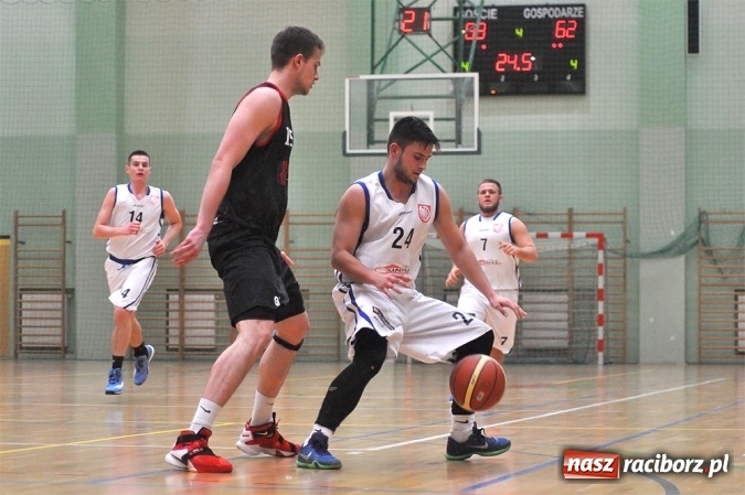 Zdjęcie w galerii na portalu naszraciborz.pl: Ofensywa musiała uznać wyższość GKS-u Tychy wiadomości z regionu