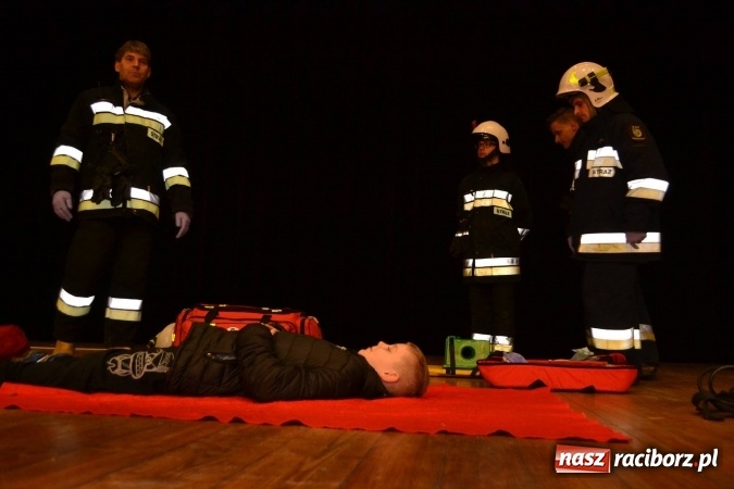 Zdjęcie w galerii na portalu naszraciborz.pl: Akcja Zima w Kuźni Kultury rozpoczęta - pierwszy dzień spędzono ze strażakami wiadomości z regionu