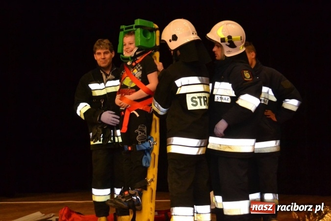 Zdjęcie w galerii na portalu naszraciborz.pl: Akcja Zima w Kuźni Kultury rozpoczęta - pierwszy dzień spędzono ze strażakami wiadomości z regionu