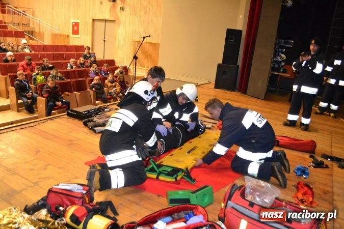 Zdjęcie w galerii na portalu naszraciborz.pl: Akcja Zima w Kuźni Kultury rozpoczęta - pierwszy dzień spędzono ze strażakami wiadomości z regionu
