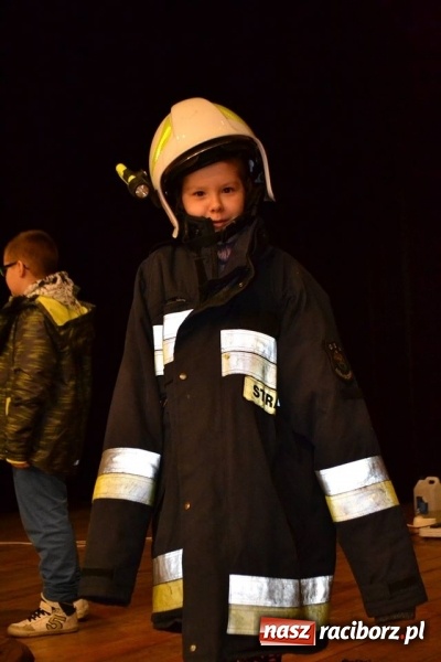 Zdjęcie w galerii na portalu naszraciborz.pl: Akcja Zima w Kuźni Kultury rozpoczęta - pierwszy dzień spędzono ze strażakami wiadomości z regionu