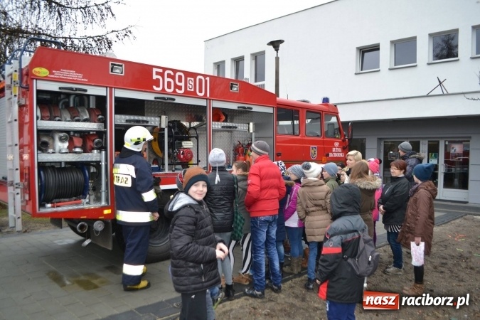 Zdjęcie w galerii na portalu naszraciborz.pl: Akcja Zima w Kuźni Kultury rozpoczęta - pierwszy dzień spędzono ze strażakami wiadomości z regionu