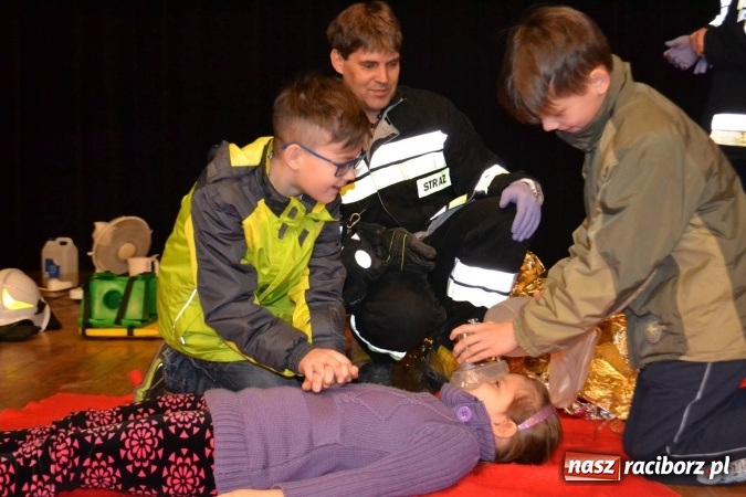 Zdjęcie w galerii na portalu naszraciborz.pl: Akcja Zima w Kuźni Kultury rozpoczęta - pierwszy dzień spędzono ze strażakami wiadomości z regionu