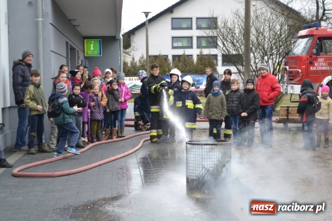 Zdjęcie w galerii na portalu naszraciborz.pl: Akcja Zima w Kuźni Kultury rozpoczęta - pierwszy dzień spędzono ze strażakami wiadomości z regionu