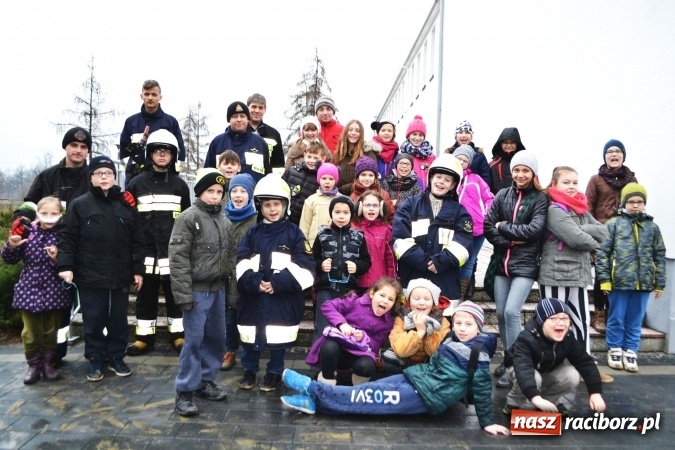 Zdjęcie w galerii na portalu naszraciborz.pl: Akcja Zima w Kuźni Kultury rozpoczęta - pierwszy dzień spędzono ze strażakami wiadomości z regionu