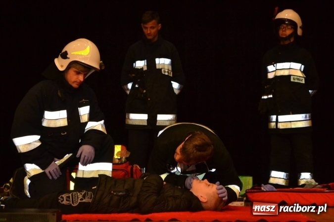 Zdjęcie w galerii na portalu naszraciborz.pl: Akcja Zima w Kuźni Kultury rozpoczęta - pierwszy dzień spędzono ze strażakami wiadomości z regionu