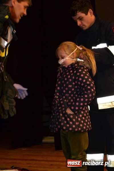 Zdjęcie w galerii na portalu naszraciborz.pl: Akcja Zima w Kuźni Kultury rozpoczęta - pierwszy dzień spędzono ze strażakami wiadomości z regionu