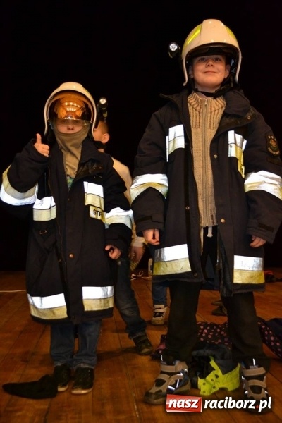 Zdjęcie w galerii na portalu naszraciborz.pl: Akcja Zima w Kuźni Kultury rozpoczęta - pierwszy dzień spędzono ze strażakami wiadomości z regionu