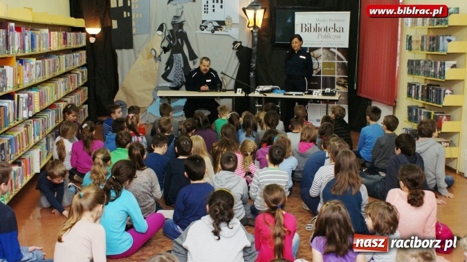 Zdjęcie w galerii na portalu naszraciborz.pl: Kryminalne zagadki Raciborza rozwikłane w bibliotece wiadomości z regionu