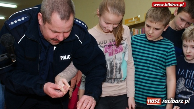 Zdjęcie w galerii na portalu naszraciborz.pl: Kryminalne zagadki Raciborza rozwikłane w bibliotece wiadomości z regionu