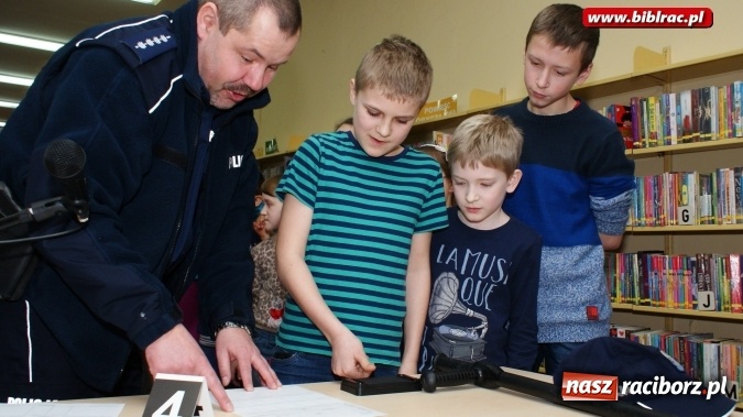Zdjęcie w galerii na portalu naszraciborz.pl: Kryminalne zagadki Raciborza rozwikłane w bibliotece wiadomości z regionu