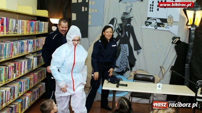 Zdjęcie w galerii na portalu naszraciborz.pl: Kryminalne zagadki Raciborza rozwikłane w bibliotece wiadomości z regionu