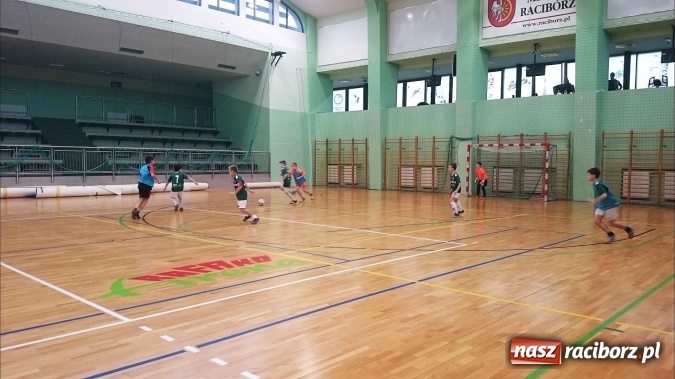 Zdjęcie w galerii na portalu naszraciborz.pl: Zima w Mieście z raciborskim OSiR-em - turniej halowej piłki nożnej  wiadomości z regionu