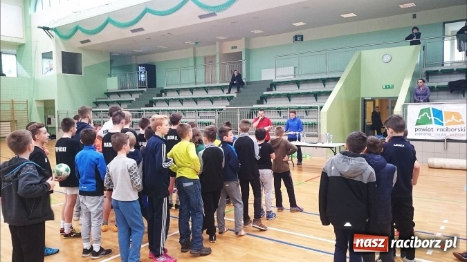 Zdjęcie w galerii na portalu naszraciborz.pl: Zima w Mieście z raciborskim OSiR-em - turniej halowej piłki nożnej  wiadomości z regionu