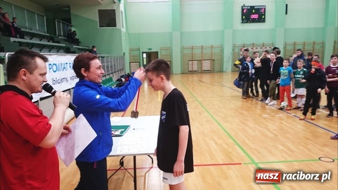 Zdjęcie w galerii na portalu naszraciborz.pl: Zima w Mieście z raciborskim OSiR-em - turniej halowej piłki nożnej  wiadomości z regionu
