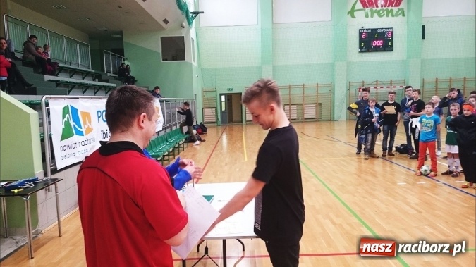 Zdjęcie w galerii na portalu naszraciborz.pl: Zima w Mieście z raciborskim OSiR-em - turniej halowej piłki nożnej  wiadomości z regionu