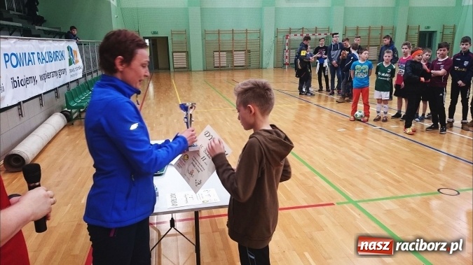 Zdjęcie w galerii na portalu naszraciborz.pl: Zima w Mieście z raciborskim OSiR-em - turniej halowej piłki nożnej  wiadomości z regionu