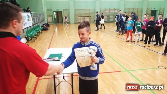 Zdjęcie w galerii na portalu naszraciborz.pl: Zima w Mieście z raciborskim OSiR-em - turniej halowej piłki nożnej  wiadomości z regionu