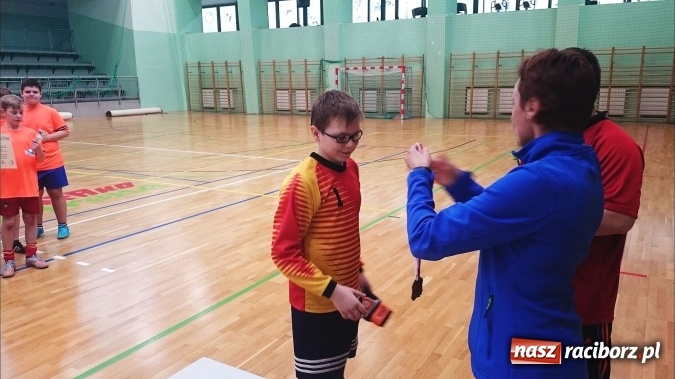 Zdjęcie w galerii na portalu naszraciborz.pl: Zima w Mieście z raciborskim OSiR-em - turniej halowej piłki nożnej  wiadomości z regionu