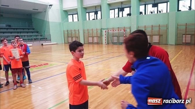 Zdjęcie w galerii na portalu naszraciborz.pl: Zima w Mieście z raciborskim OSiR-em - turniej halowej piłki nożnej  wiadomości z regionu