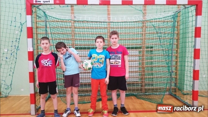 Zdjęcie w galerii na portalu naszraciborz.pl: Zima w Mieście z raciborskim OSiR-em - turniej halowej piłki nożnej  wiadomości z regionu