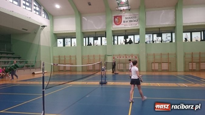 Zdjęcie w galerii na portalu naszraciborz.pl: Aktywne ferie w Arenie Rafako - wczoraj odbył się tam turniej badmintona wiadomości z regionu