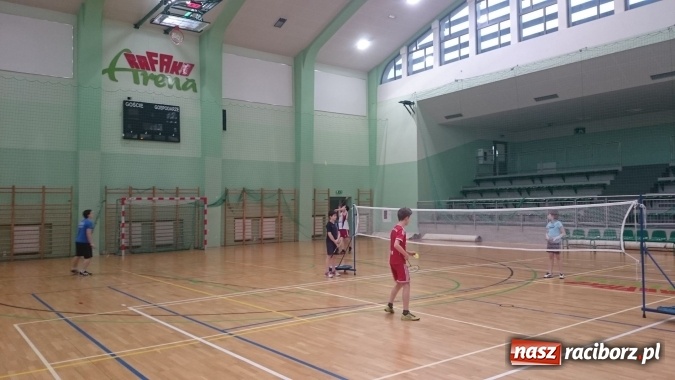 Zdjęcie w galerii na portalu naszraciborz.pl: Aktywne ferie w Arenie Rafako - wczoraj odbył się tam turniej badmintona wiadomości z regionu