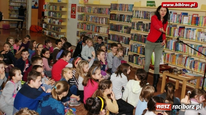 Zdjęcie w galerii na portalu naszraciborz.pl: Tajemnicza pisarka z Krakowa odwiedziła Akademię Detektywów  wiadomości z regionu