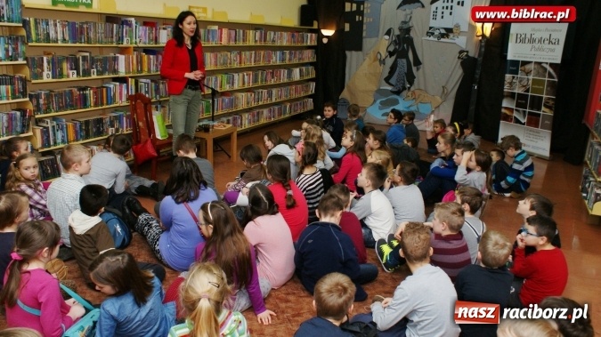 Zdjęcie w galerii na portalu naszraciborz.pl: Tajemnicza pisarka z Krakowa odwiedziła Akademię Detektywów  wiadomości z regionu