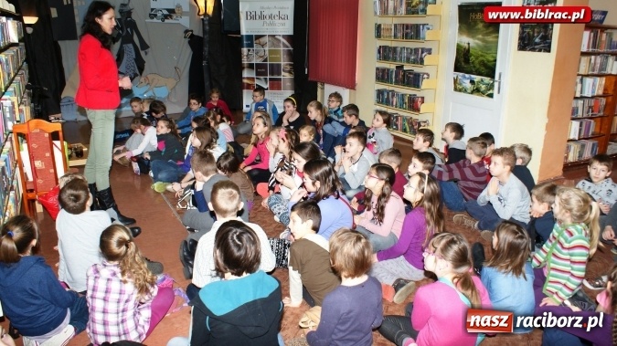 Zdjęcie w galerii na portalu naszraciborz.pl: Tajemnicza pisarka z Krakowa odwiedziła Akademię Detektywów  wiadomości z regionu