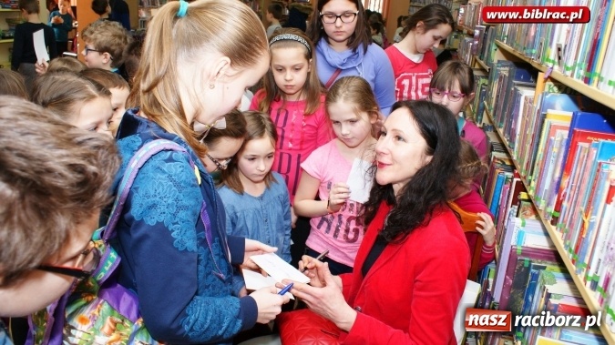 Zdjęcie w galerii na portalu naszraciborz.pl: Tajemnicza pisarka z Krakowa odwiedziła Akademię Detektywów  wiadomości z regionu