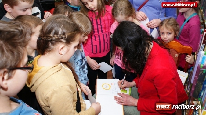 Zdjęcie w galerii na portalu naszraciborz.pl: Tajemnicza pisarka z Krakowa odwiedziła Akademię Detektywów  wiadomości z regionu