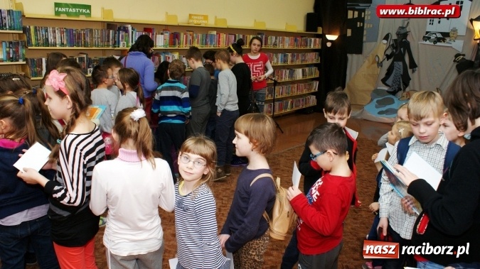 Zdjęcie w galerii na portalu naszraciborz.pl: Tajemnicza pisarka z Krakowa odwiedziła Akademię Detektywów  wiadomości z regionu