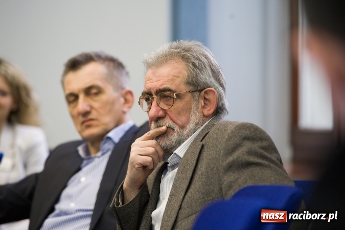 Zdjęcie w galerii na portalu naszraciborz.pl: Przebudowa mostów i łuków rzeki, podniesienie klasy żeglowności - o zbiorniku Racibórz i kanale Odra-Dunaj w ratuszu wiadomości z regionu