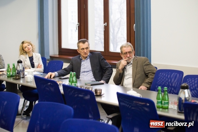 Zdjęcie w galerii na portalu naszraciborz.pl: Przebudowa mostów i łuków rzeki, podniesienie klasy żeglowności - o zbiorniku Racibórz i kanale Odra-Dunaj w ratuszu wiadomości z regionu