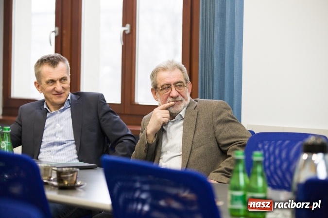 Zdjęcie w galerii na portalu naszraciborz.pl: Przebudowa mostów i łuków rzeki, podniesienie klasy żeglowności - o zbiorniku Racibórz i kanale Odra-Dunaj w ratuszu wiadomości z regionu