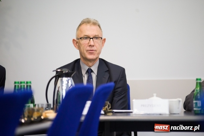 Zdjęcie w galerii na portalu naszraciborz.pl: Przebudowa mostów i łuków rzeki, podniesienie klasy żeglowności - o zbiorniku Racibórz i kanale Odra-Dunaj w ratuszu wiadomości z regionu