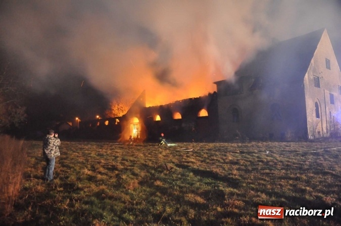 Zdjęcie w galerii na portalu naszraciborz.pl: Policja zatrzymała 24-latka, który spowodował pożar w Miedoni wiadomości z regionu