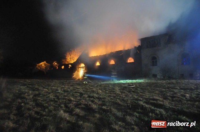 Zdjęcie w galerii na portalu naszraciborz.pl: Policja zatrzymała 24-latka, który spowodował pożar w Miedoni wiadomości z regionu