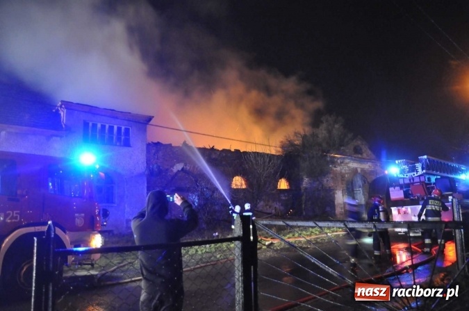 Zdjęcie w galerii na portalu naszraciborz.pl: Policja zatrzymała 24-latka, który spowodował pożar w Miedoni wiadomości z regionu