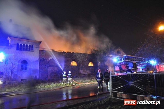 Zdjęcie w galerii na portalu naszraciborz.pl: Policja zatrzymała 24-latka, który spowodował pożar w Miedoni wiadomości z regionu