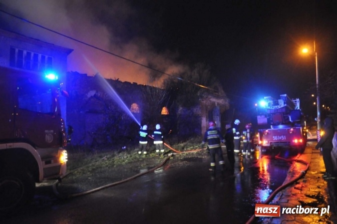 Zdjęcie w galerii na portalu naszraciborz.pl: Policja zatrzymała 24-latka, który spowodował pożar w Miedoni wiadomości z regionu