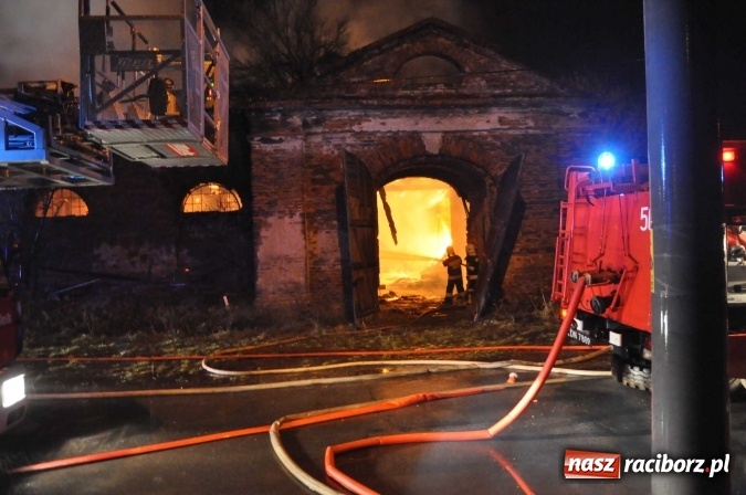 Zdjęcie w galerii na portalu naszraciborz.pl: Policja zatrzymała 24-latka, który spowodował pożar w Miedoni wiadomości z regionu