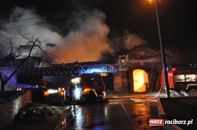 Zdjęcie w galerii na portalu naszraciborz.pl: Policja zatrzymała 24-latka, który spowodował pożar w Miedoni wiadomości z regionu